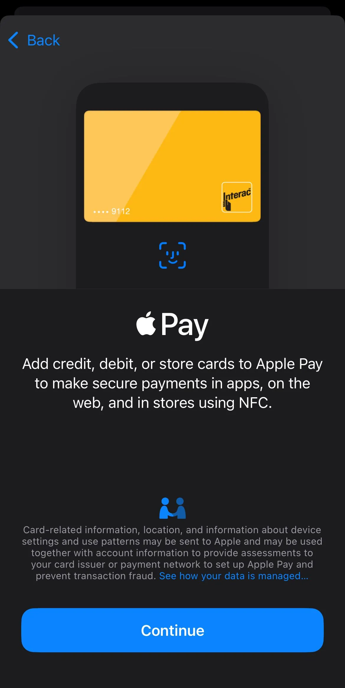 Giao diện thêm thẻ tín dụng hoặc ghi nợ vào Apple Wallet, với tùy chọn nhập thủ công hoặc quét thẻ.