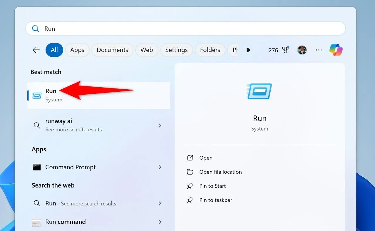 Hộp tìm kiếm Windows với từ khóa 'Run' và kết quả tìm kiếm hộp thoại Run.