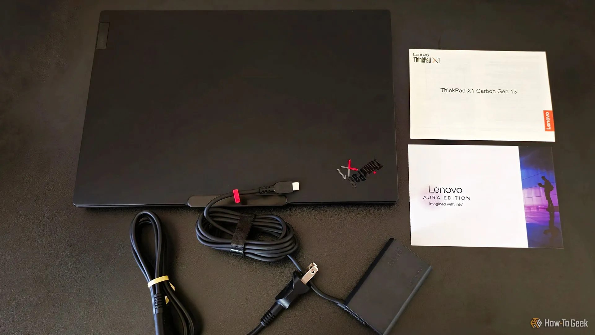 Hộp và các phụ kiện đi kèm laptop Lenovo ThinkPad X1 Carbon Gen 13 Aura Edition