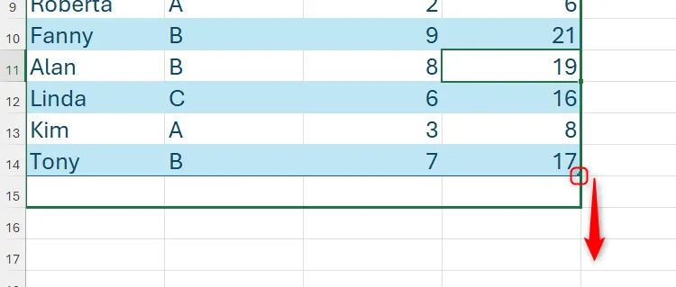 Kéo tay cầm điền bảng trong Excel để tự động áp dụng định dạng cho hàng mới