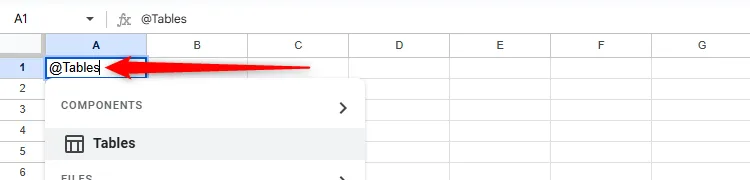 Ký hiệu @ theo sau là từ &quot;Tables&quot; được gõ vào một ô trong Google Sheets.