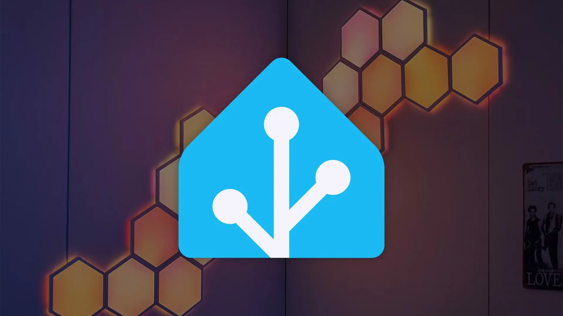 Logo Home Assistant trên nền đèn LED thông minh, nền tảng tự host quản lý nhà thông minh.