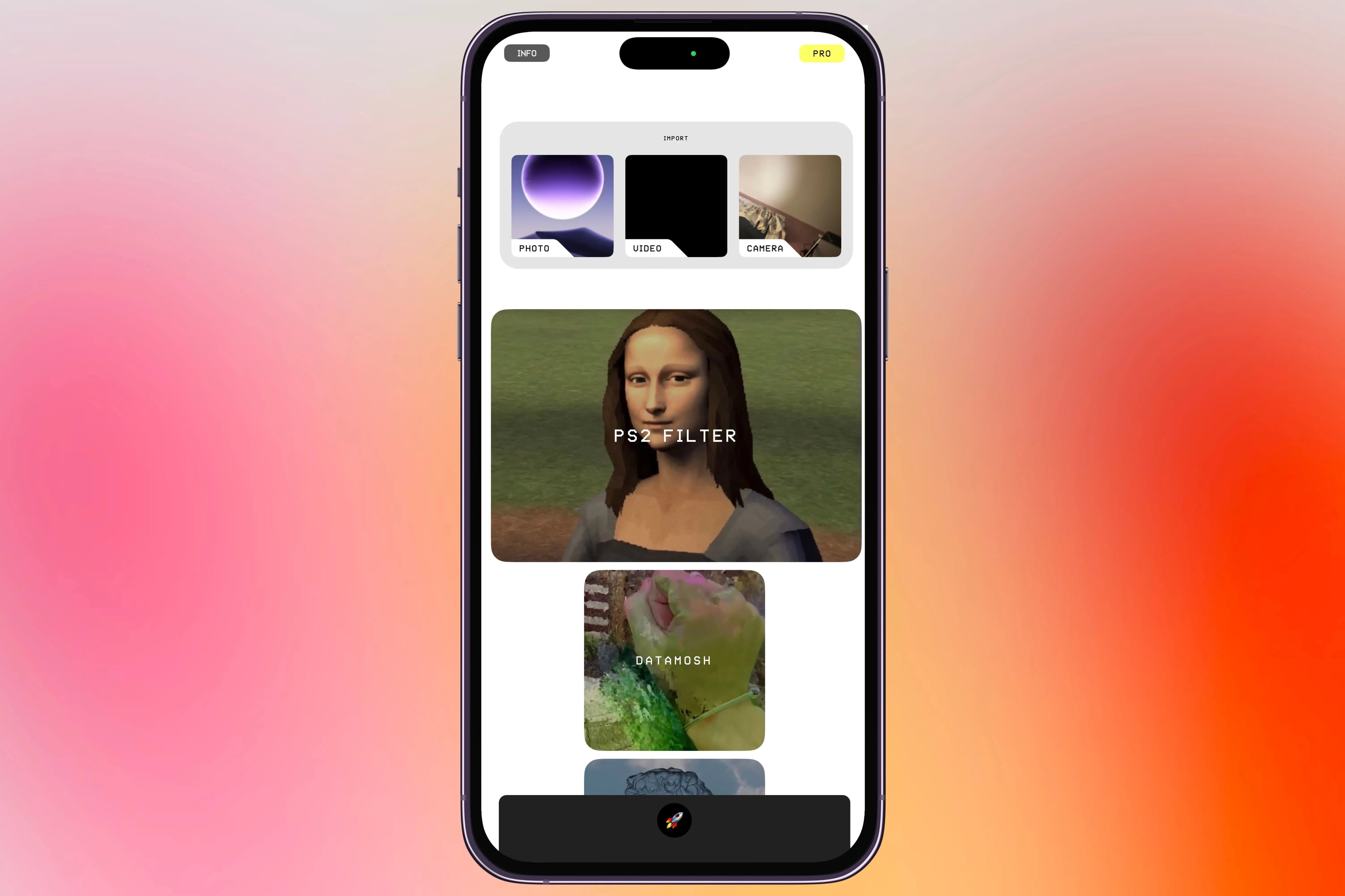 Màn hình chính của ứng dụng chỉnh ảnh Glitché trên iPhone với các tùy chọn hiệu ứng sáng tạo