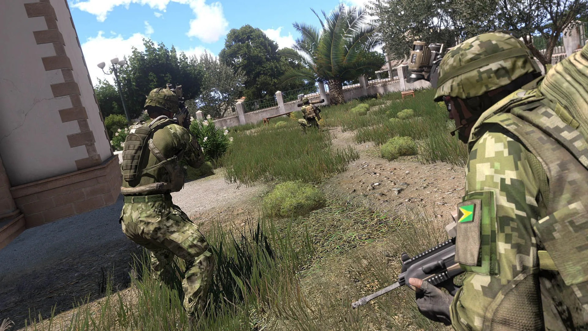 Màn hình từ Arma 3 cho thấy cảnh hành động quân sự cực kỳ chân thực, nhấn mạnh vào sự mô phỏng thực tế
