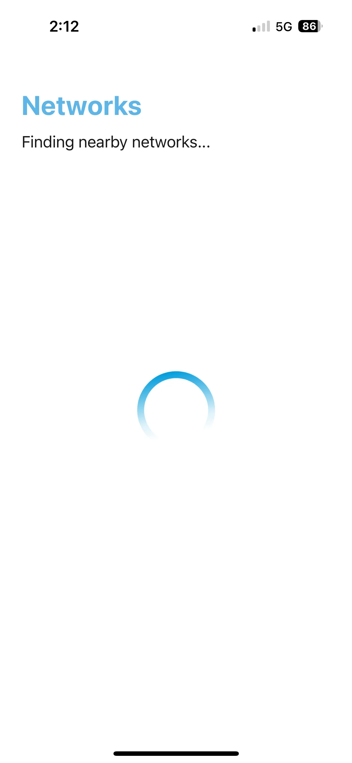 Màn hình ứng dụng MyQ iOS đang quét mạng.