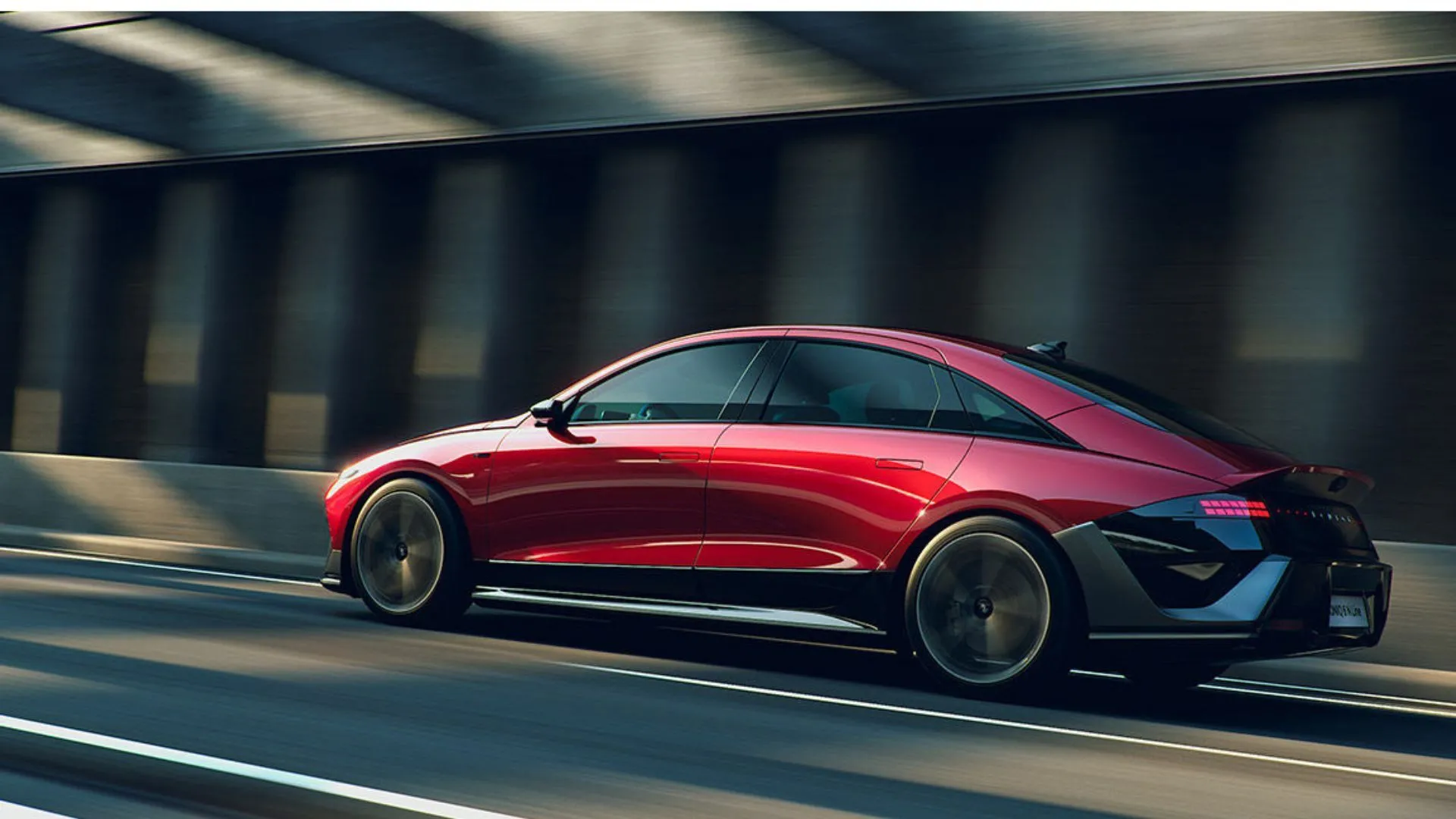 Mẫu xe điện Hyundai Ioniq 6 phiên bản nâng cấp với màu bạc