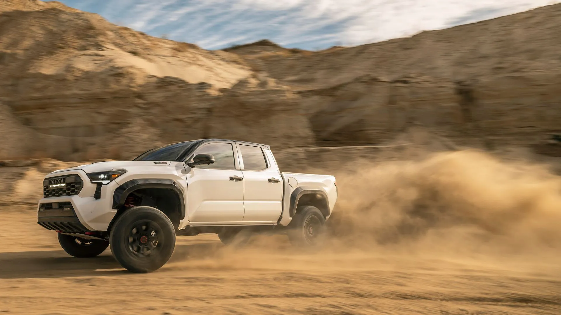 Mẫu xe Toyota TRD Pro 2025 màu xanh lá đậm
