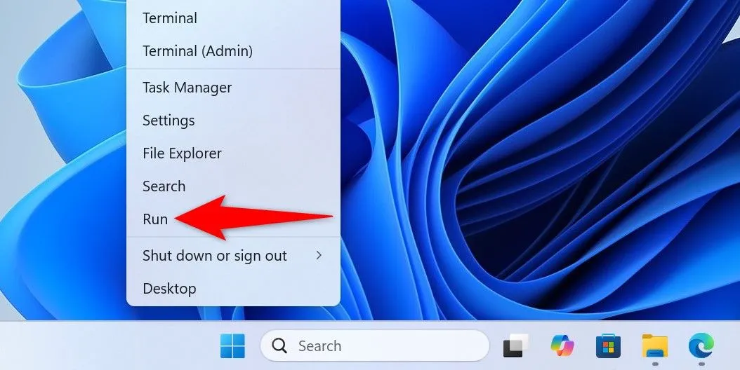 Menu Người dùng Nâng cao (Win+X) hiển thị tùy chọn Run trên Windows 11.