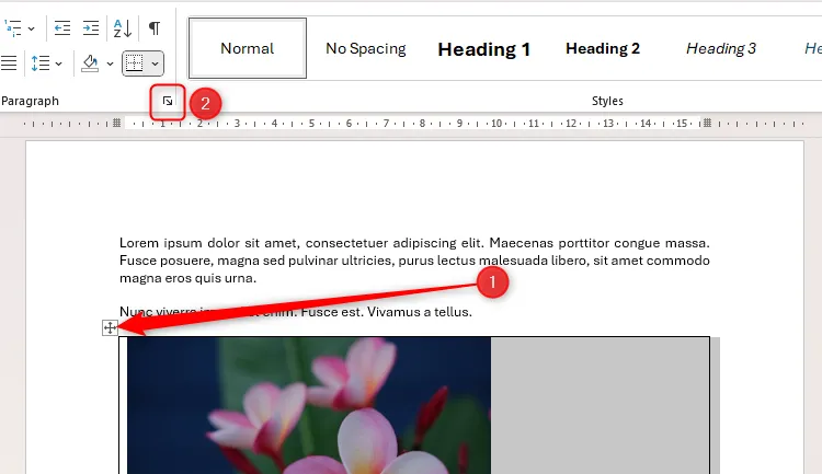 Một bảng trong Word được chọn, biểu tượng mở hộp thoại Cài đặt Đoạn văn (Paragraph Settings) được tô sáng