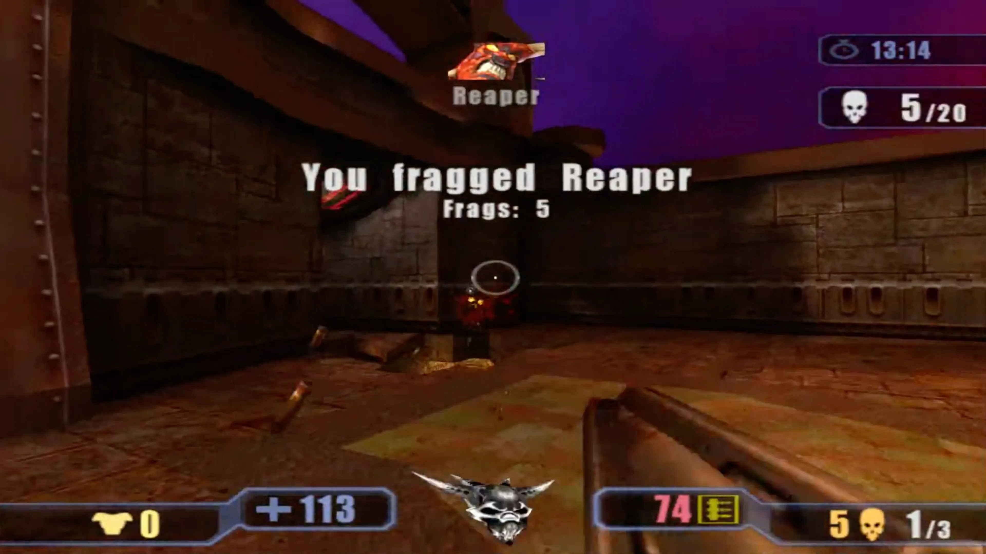 Một góc nhìn rộng hơn về bản đồ trong Quake III Revolution, với kiến trúc sci-fi