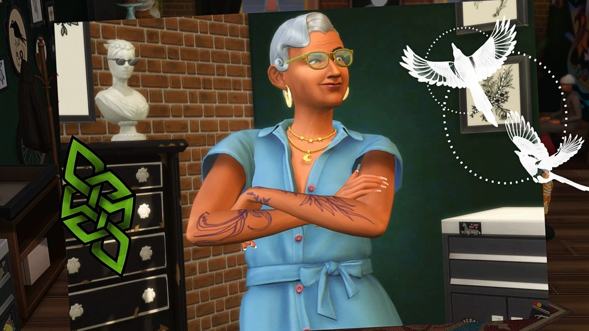 Một nữ nghệ sĩ xăm hình lớn tuổi đang suy nghĩ về tác phẩm tiếp theo trong The Sims 4