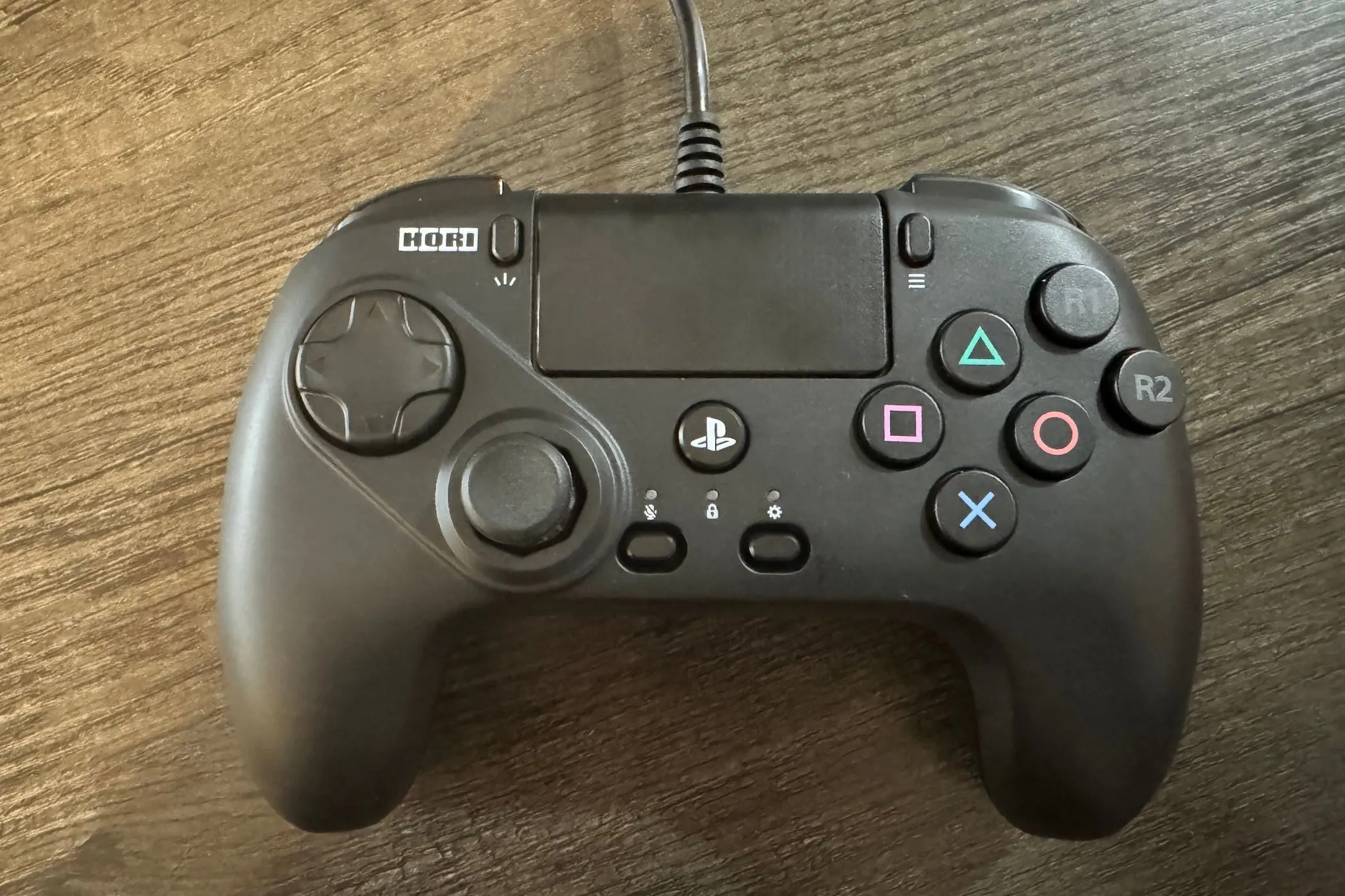 Một tay cầm Hori Fightpad dành cho PlayStation