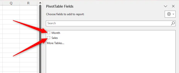 Ngăn PivotTable Fields của Excel hiển thị các trường &quot;Month&quot; và &quot;Sales&quot; với ô kiểm được tô sáng.