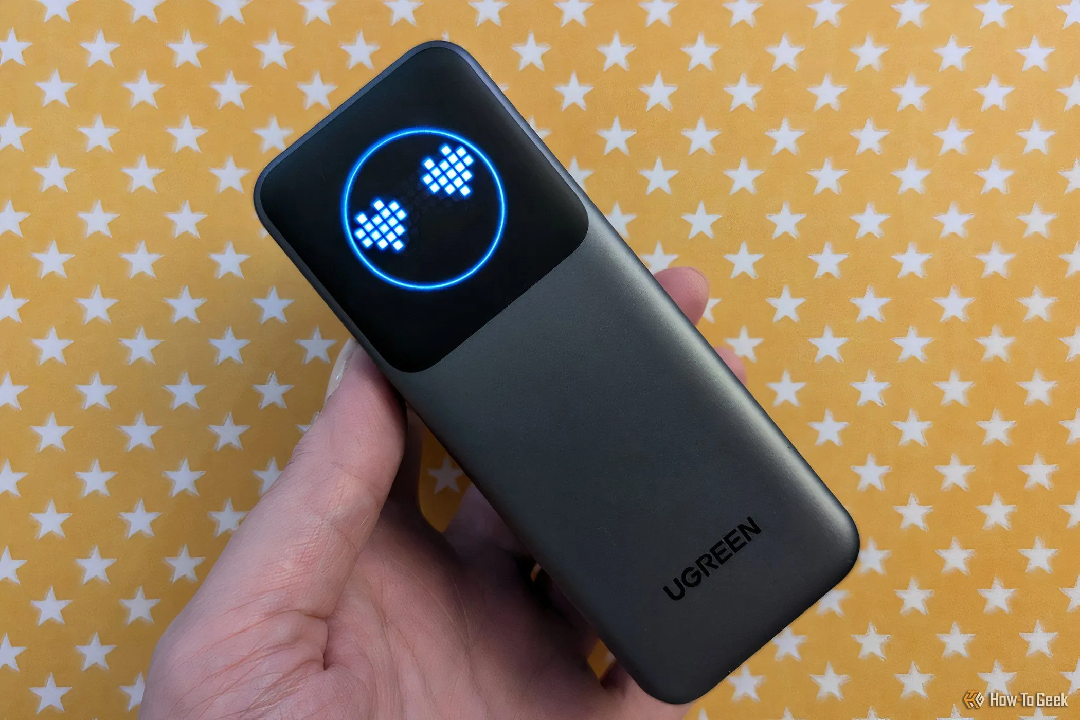Sạc dự phòng Ugreen Nexode 12000mAh với màn hình hiển thị emoji