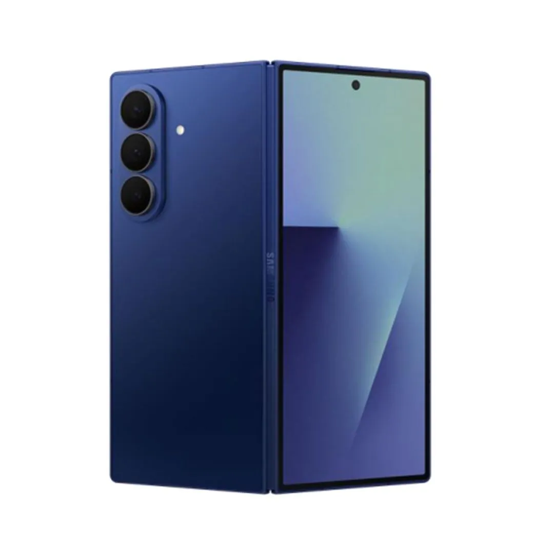 Samsung Galaxy Z Fold 7 màu đen đang mở trên nền trắng, hiển thị màn hình gập lớn và mỏng gọn.