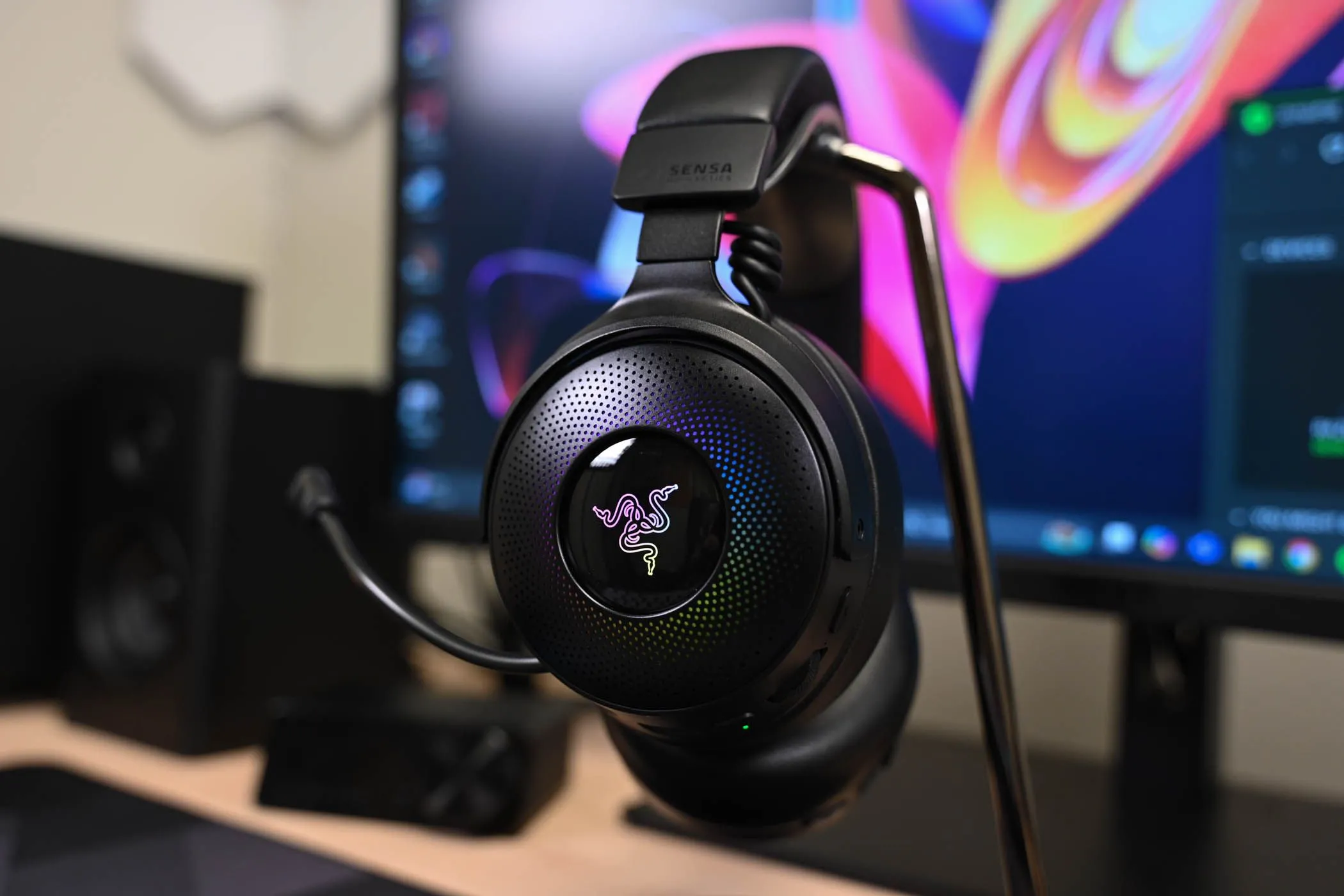 Tai nghe chơi game Razer Kraken V4 Pro với đèn LED, phụ kiện không thể thiếu cho Steam Deck