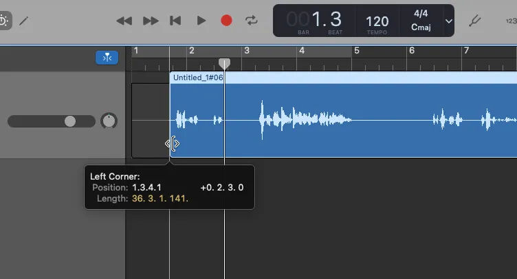 Thực hiện cắt đoạn âm thanh trong GarageBand bằng cách kéo các cạnh của clip trên timeline để loại bỏ phần thừa.