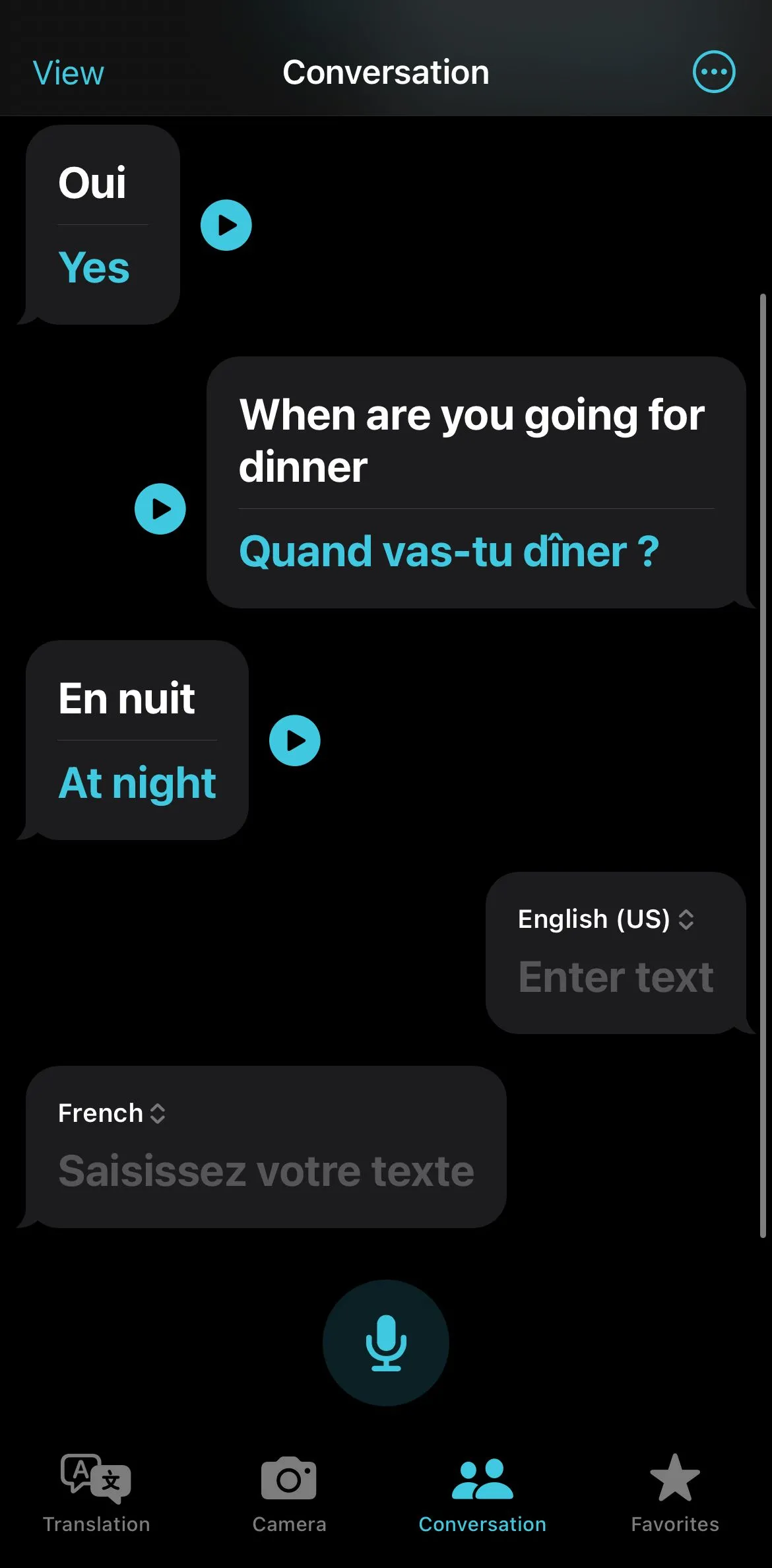 Tính năng dịch hội thoại bằng văn bản trên Apple Translate, hiển thị giao diện trò chuyện hai chiều.