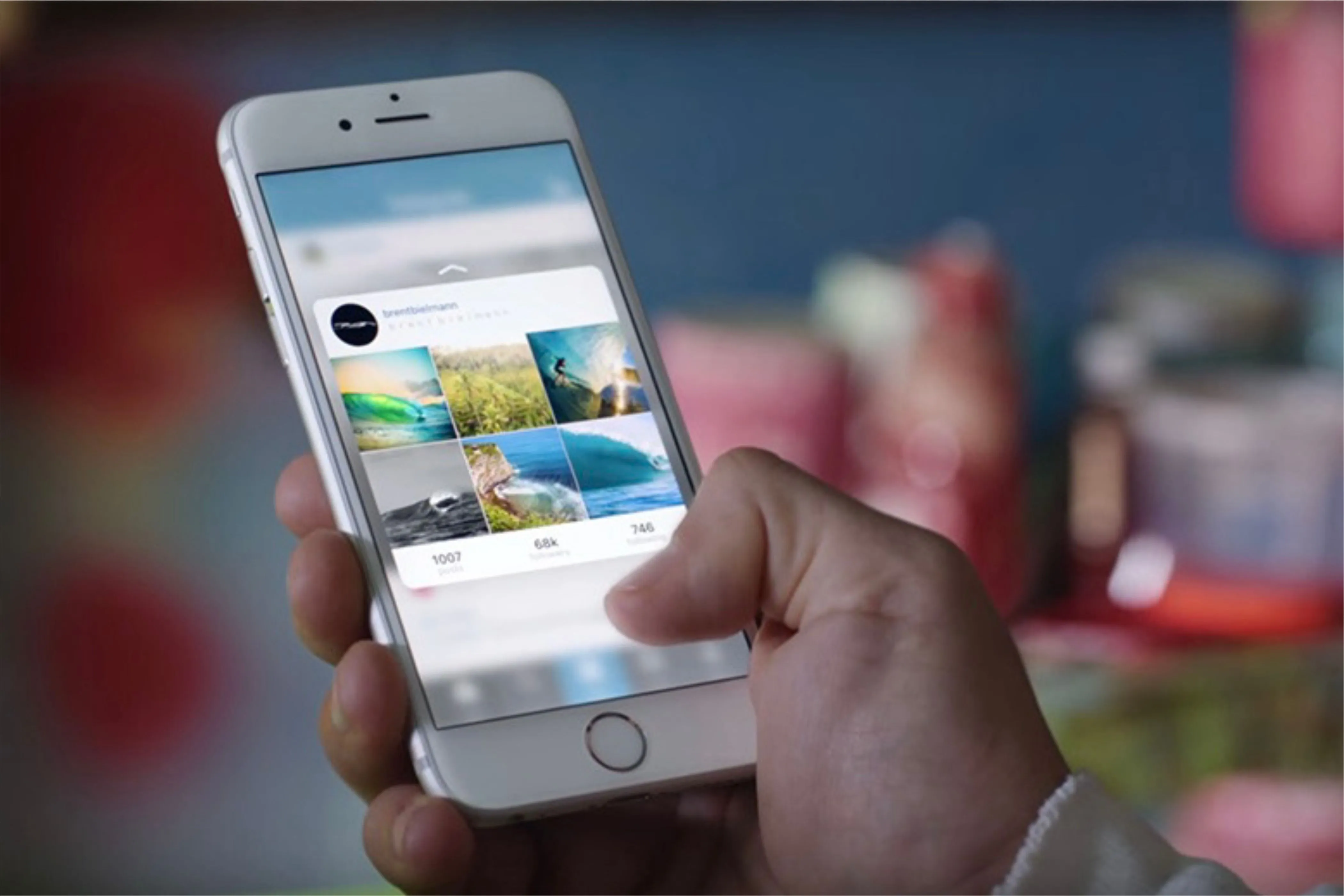 Tính năng Peek and Pop đang được sử dụng trong ứng dụng Instagram trên iPhone 6s