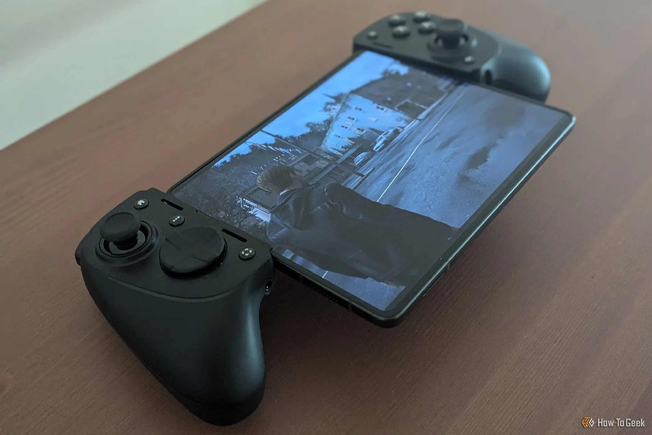 Trải nghiệm chơi game đám mây GeForce Now trên Samsung Galaxy Z Fold 5 cùng tay cầm Razer Kishi Ultra