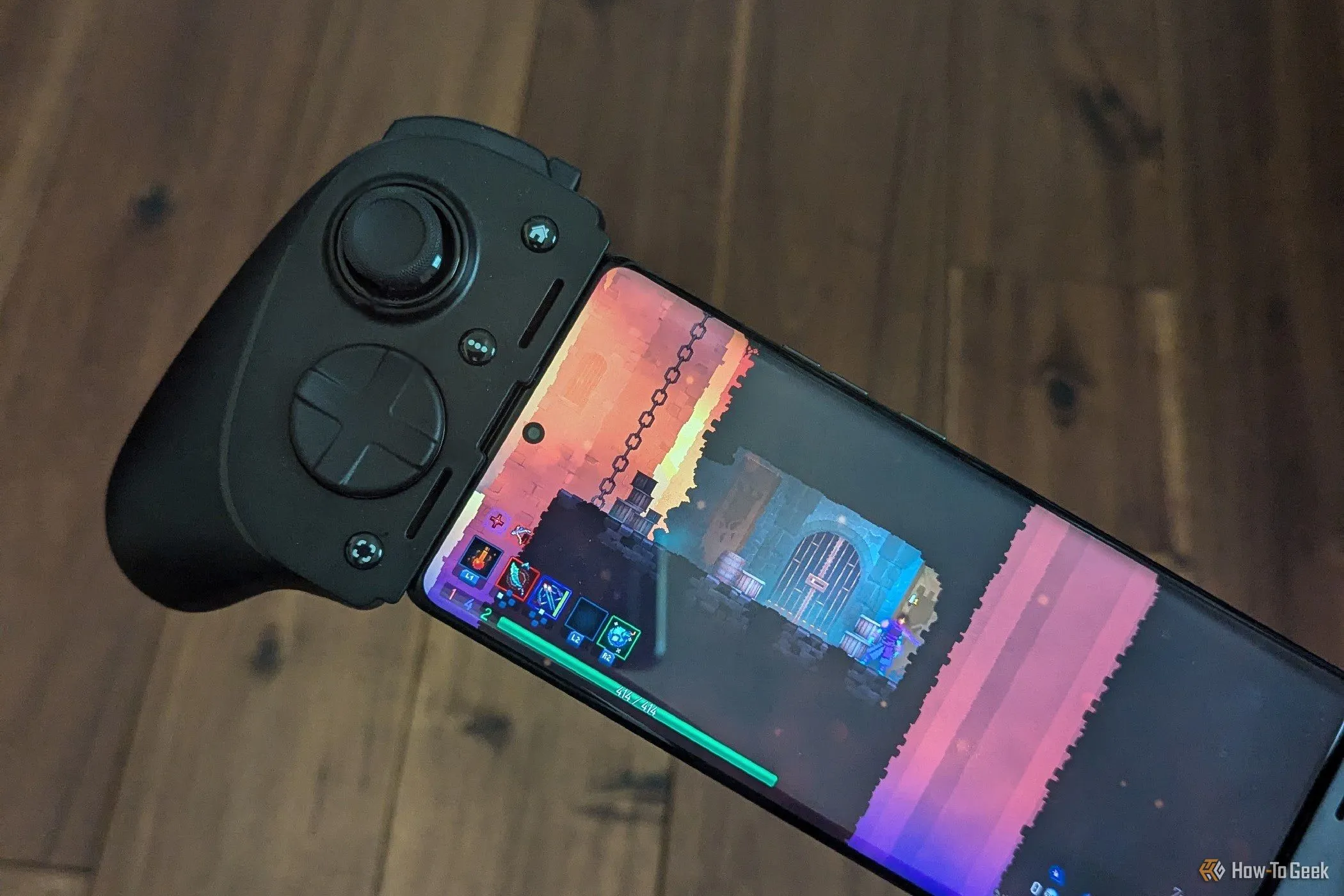 Trải nghiệm Dead Cells với tay cầm Razer Kishi Ultra và Moto Edge+ 2023, nâng cao khả năng chơi game trên Android.
