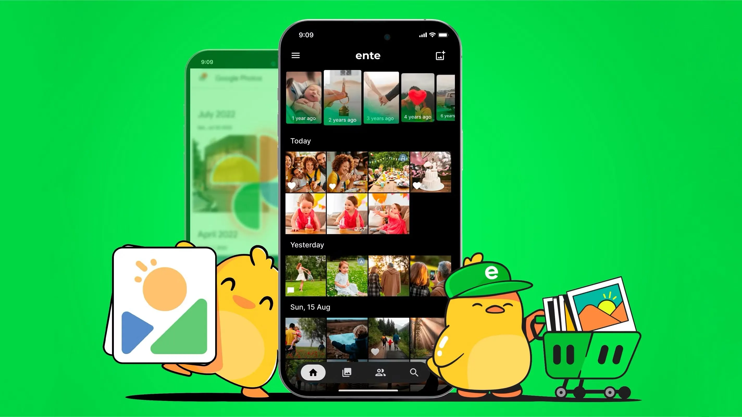 Ứng dụng Ente Photos hiển thị trên màn hình điện thoại, bên cạnh linh vật của ứng dụng và một điện thoại khác đang hiển thị Google Photos ở chế độ mờ, thể hiện sự chuyển đổi sang giải pháp riêng tư hơn.