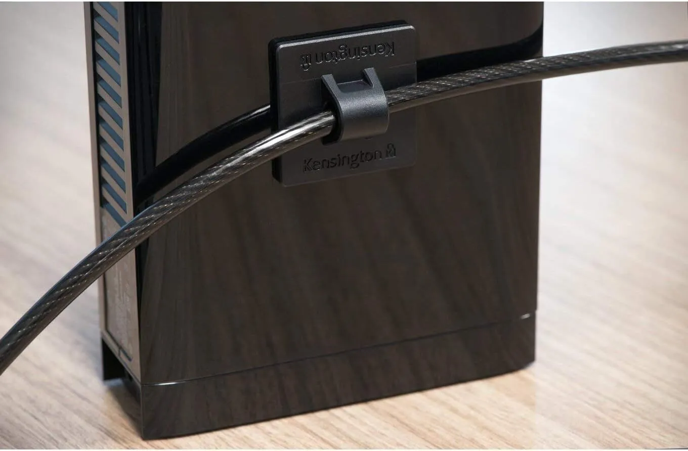 Bộ khóa bảo mật Kensington Desktop Lock Kit đang bảo vệ một thiết bị công nghệ