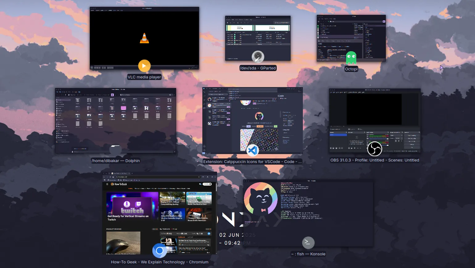 Các ứng dụng mã nguồn mở như trình quản lý tệp, trình soạn thảo văn bản, VLC và Firefox trên Garuda Linux với giao diện Catppuccin đồng nhất
