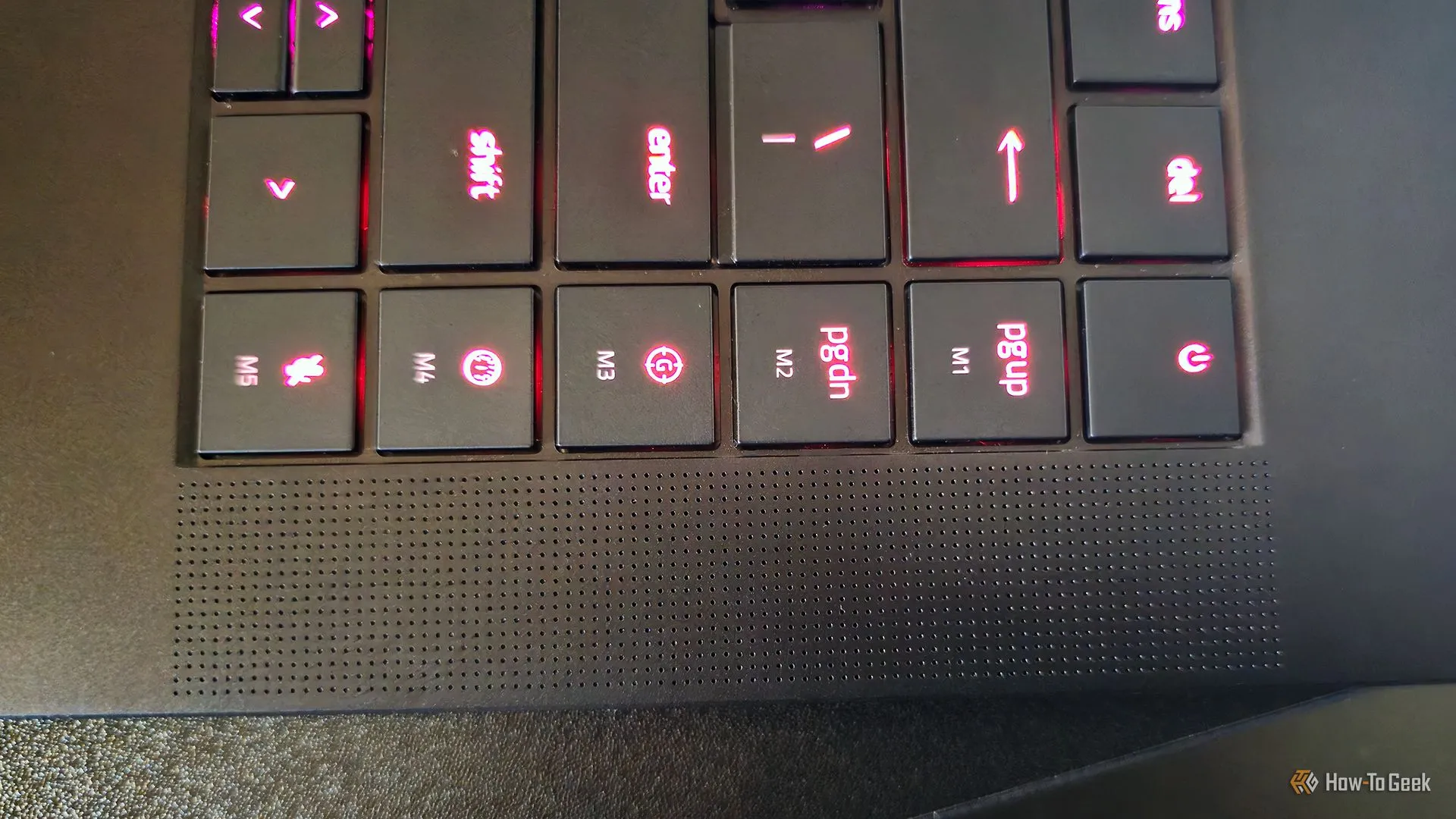 Loa công suất cao hướng lên trên của Razer Blade 16 (2025) mang lại trải nghiệm âm thanh sống động