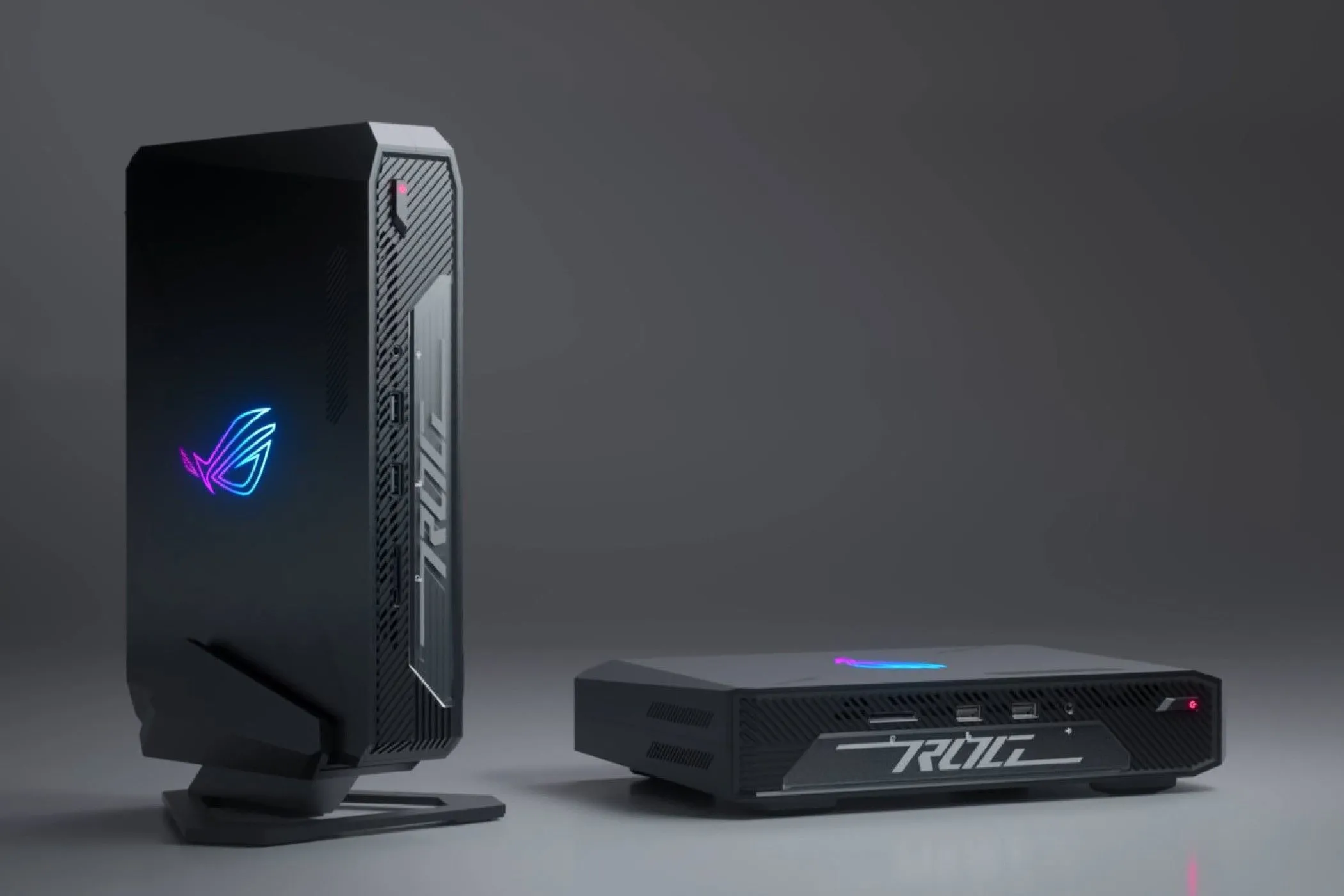 Mini PC gaming ASUS ROG NUC 970 nhỏ gọn trên bàn làm việc