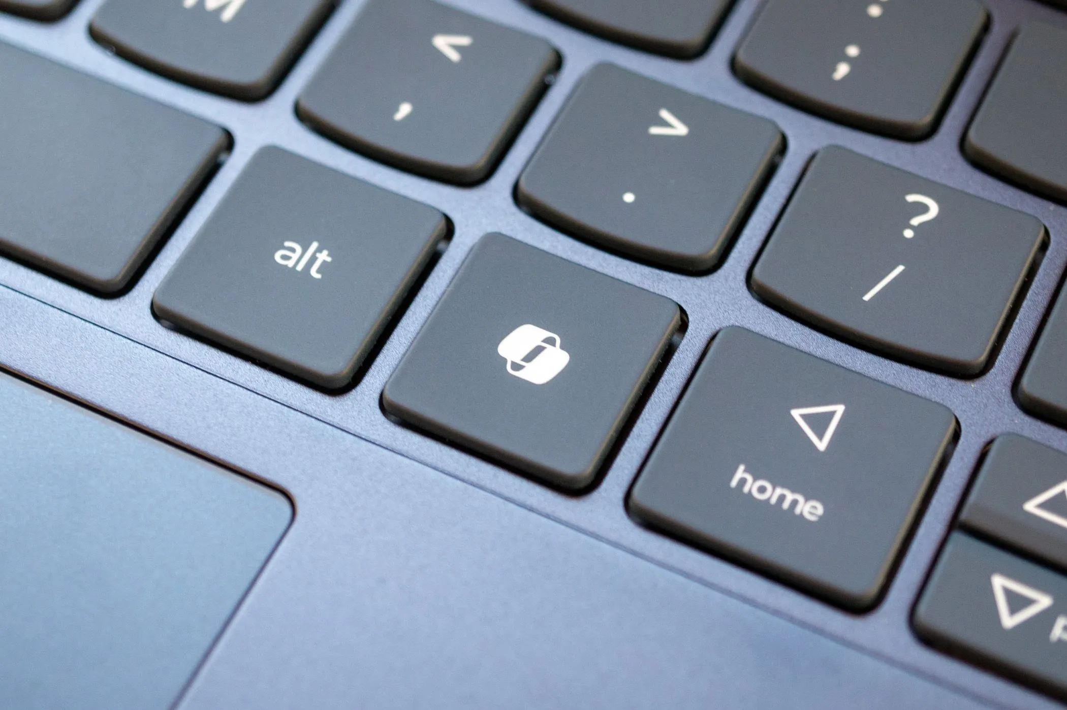 Nút Copilot trên bàn phím laptop, tượng trưng cho sự tích hợp AI sâu rộng